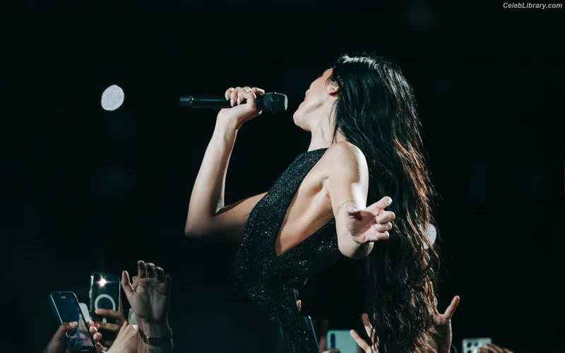 Dua Lipa photo 12 of 7804
