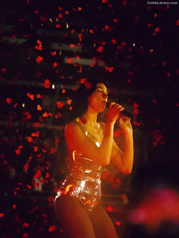 Dua Lipa photo 16 of 7804