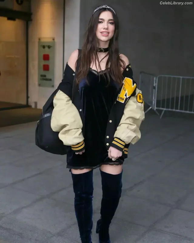 Dua Lipa photo 1 of 7804