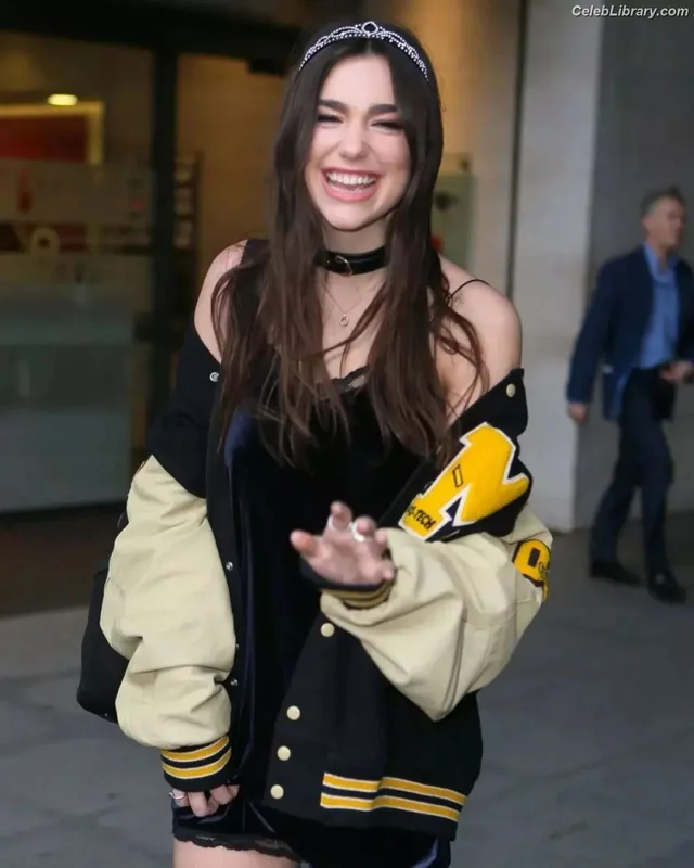 Dua Lipa photo 2 of 7804