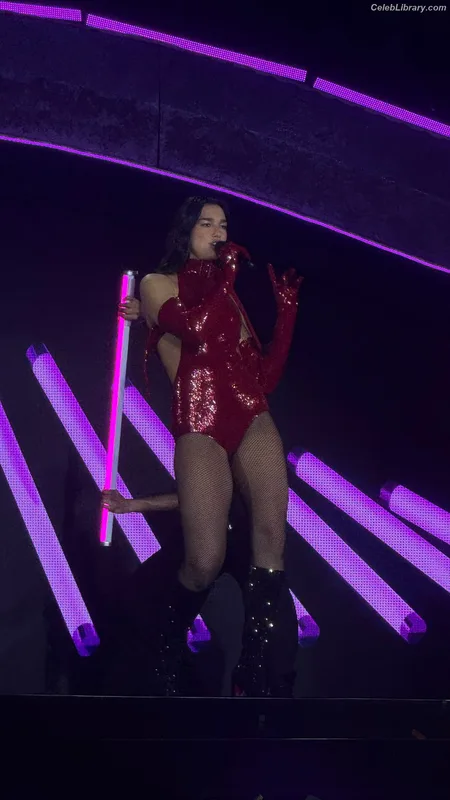 Dua Lipa photo 9 of 7804