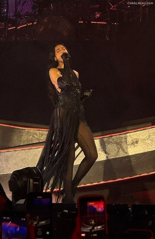 Dua Lipa photo 13 of 7804