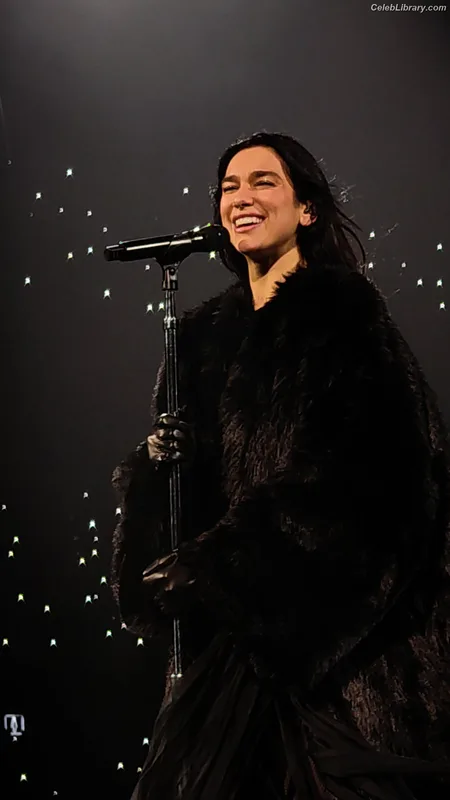 Dua Lipa photo 17 of 7804