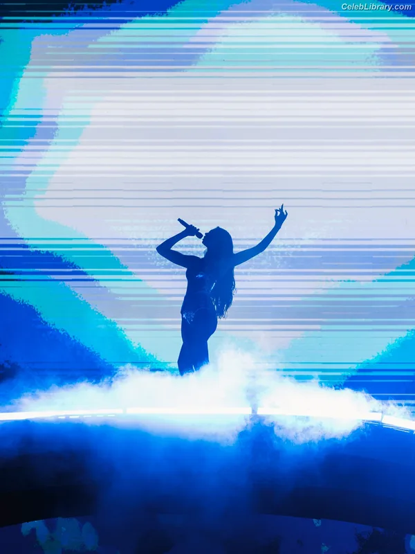 Dua Lipa photo 13 of 7804