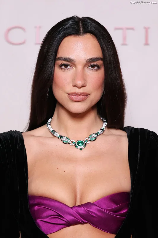 Dua Lipa photo 16 of 7804