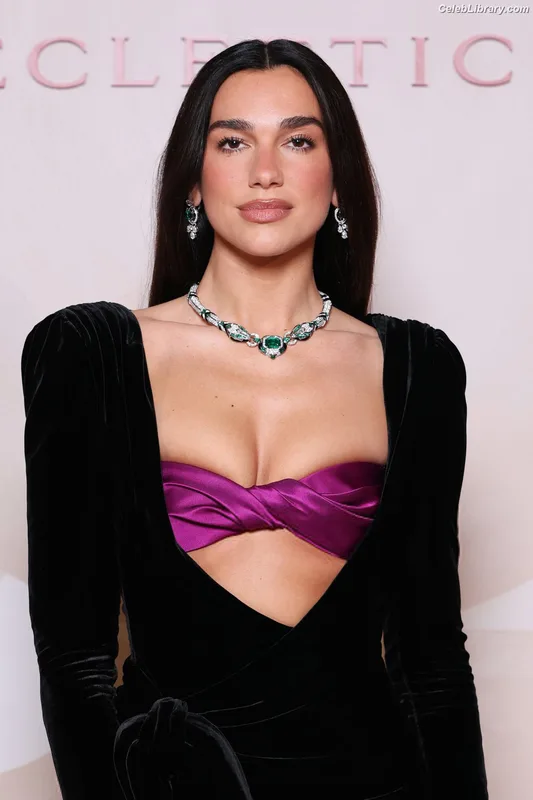 Dua Lipa photo 18 of 7804