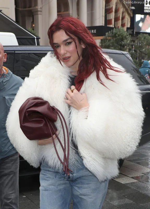 Dua Lipa photo 14 of 7804