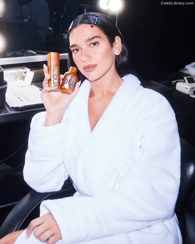 Dua Lipa photo 4 of 7804