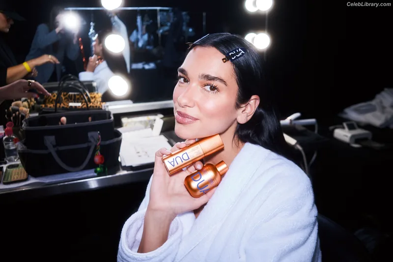 Dua Lipa photo 12 of 7804