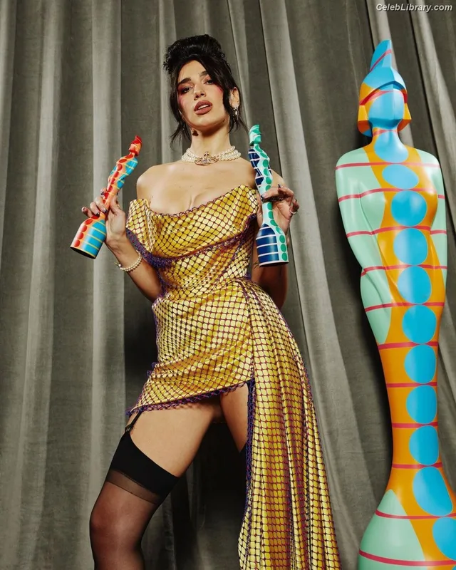 Dua Lipa photo 10 of 7804