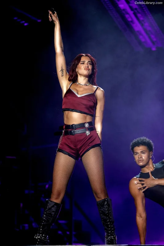 Dua Lipa photo 15 of 7804