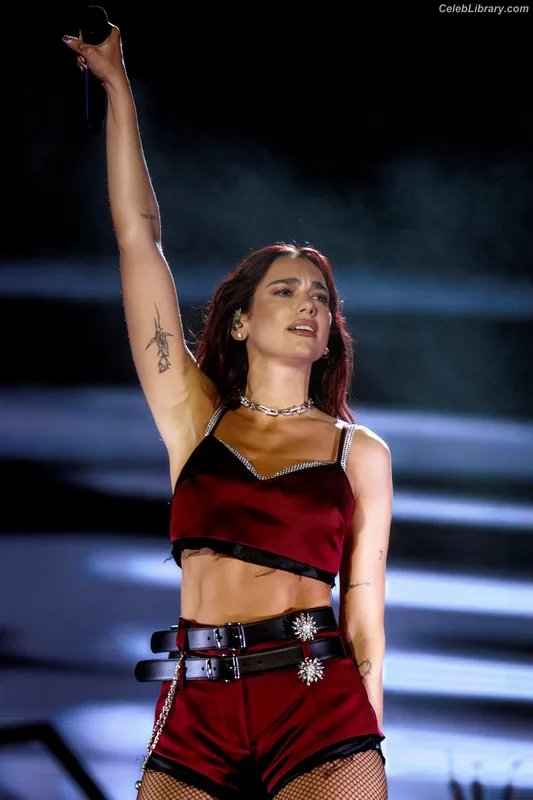 Dua Lipa photo 16 of 7804