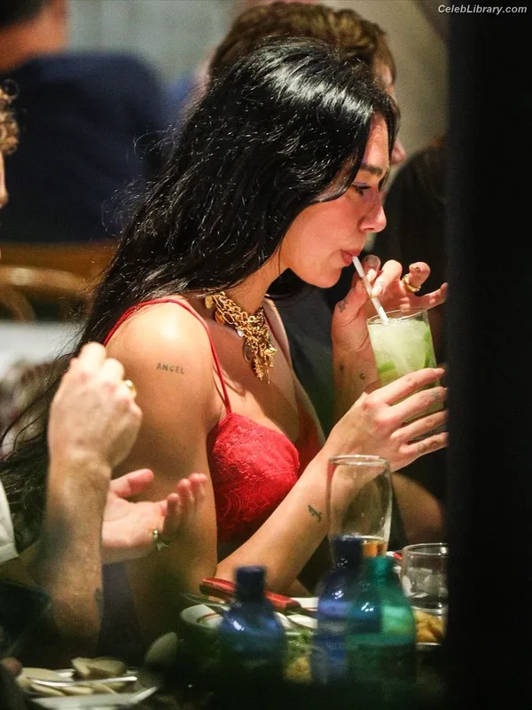 Dua Lipa photo 3 of 7804