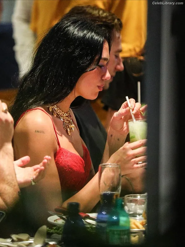 Dua Lipa photo 4 of 7804