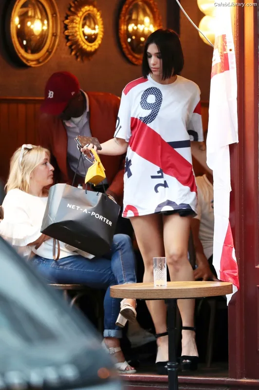 Dua Lipa photo 10 of 7804