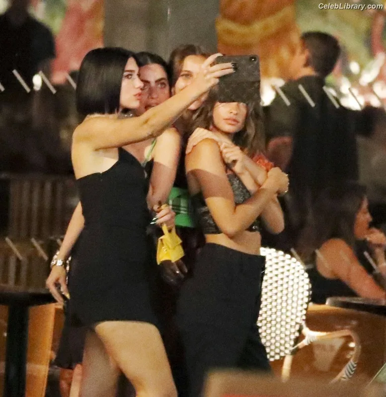 Dua Lipa photo 13 of 7804