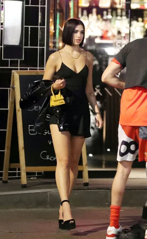 Dua Lipa photo 16 of 7804