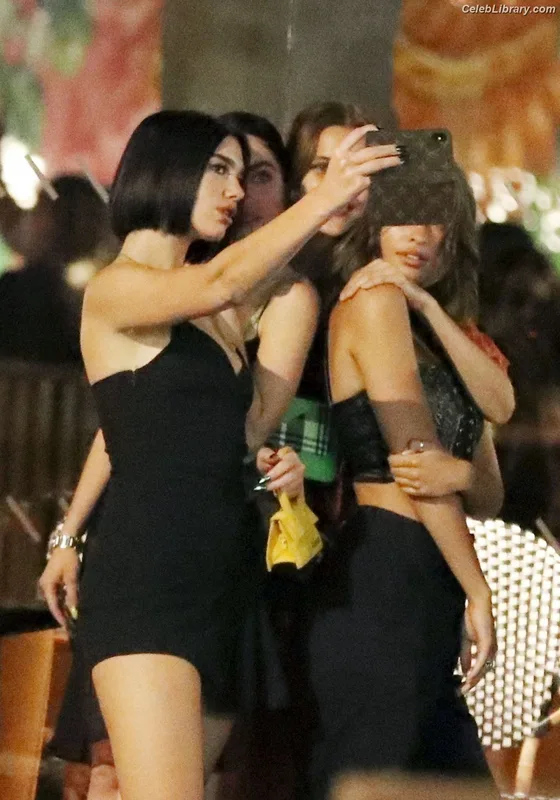 Dua Lipa photo 17 of 7804