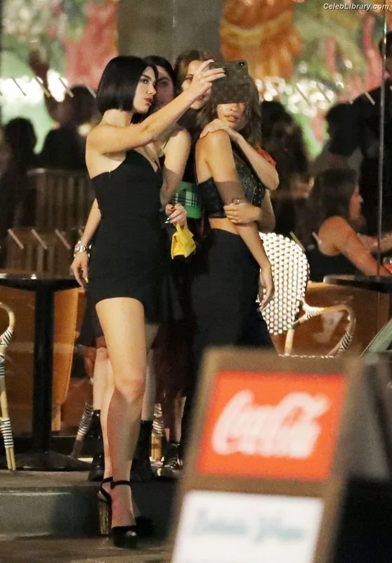 Dua Lipa photo 20 of 7804