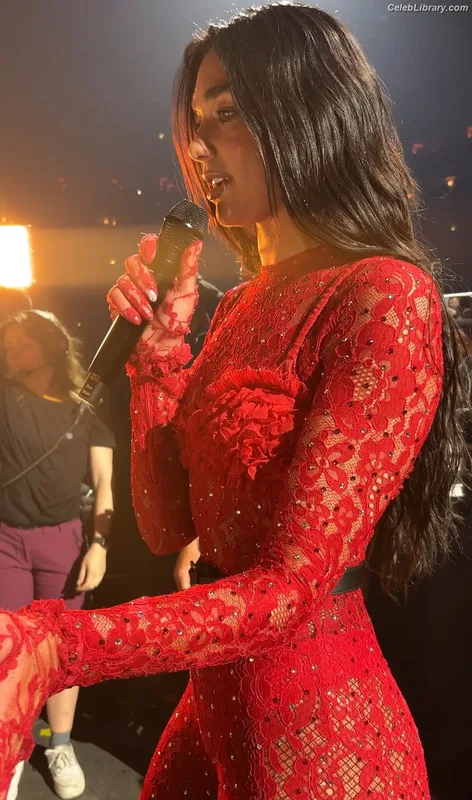 Dua Lipa photo 4 of 7804