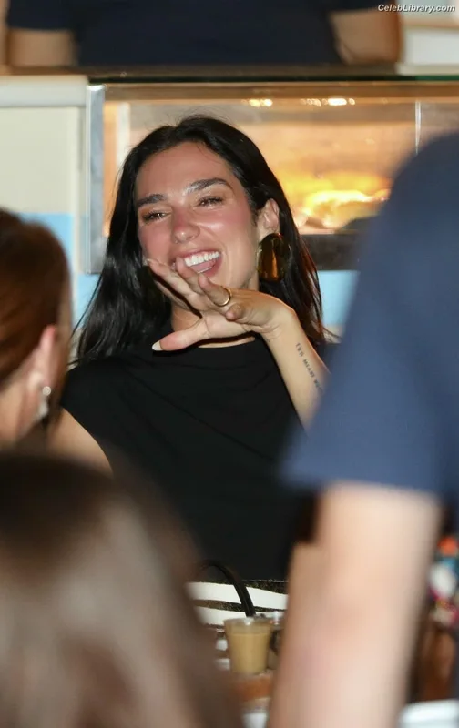 Dua Lipa photo 6 of 7804