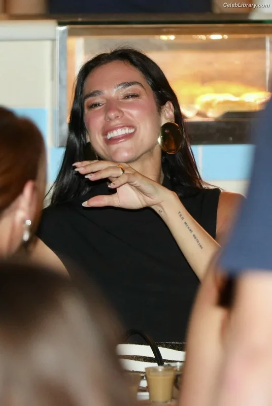 Dua Lipa photo 7 of 7804