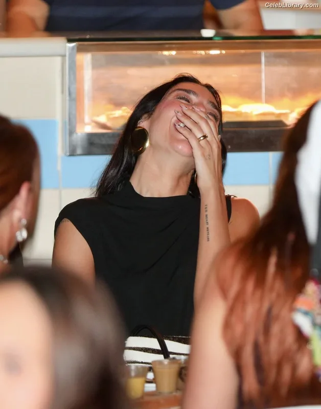 Dua Lipa photo 9 of 7804