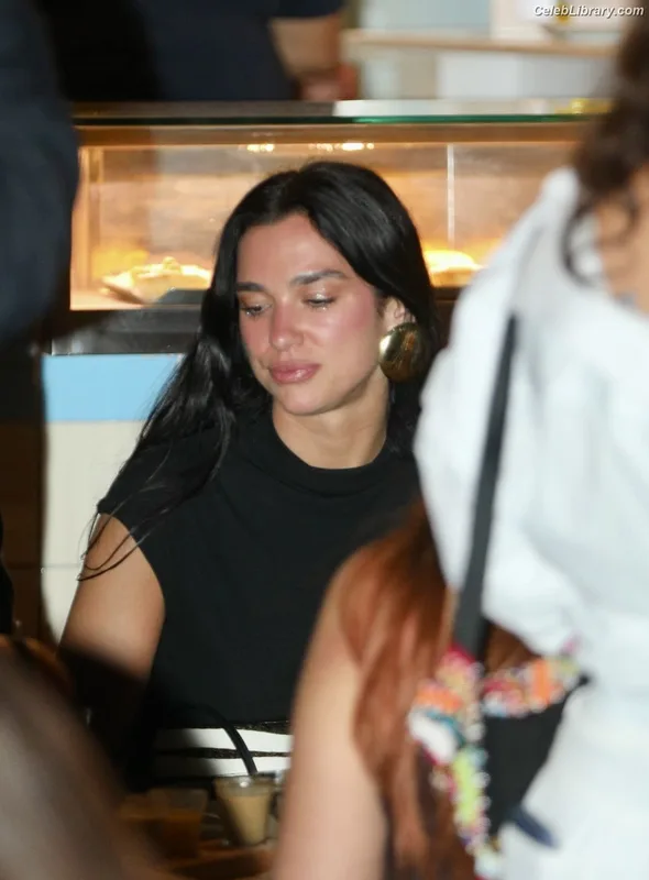 Dua Lipa photo 11 of 7804