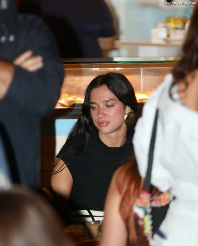 Dua Lipa photo 14 of 7804