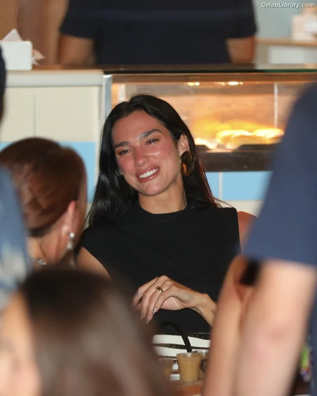 Dua Lipa photo 8 of 7804