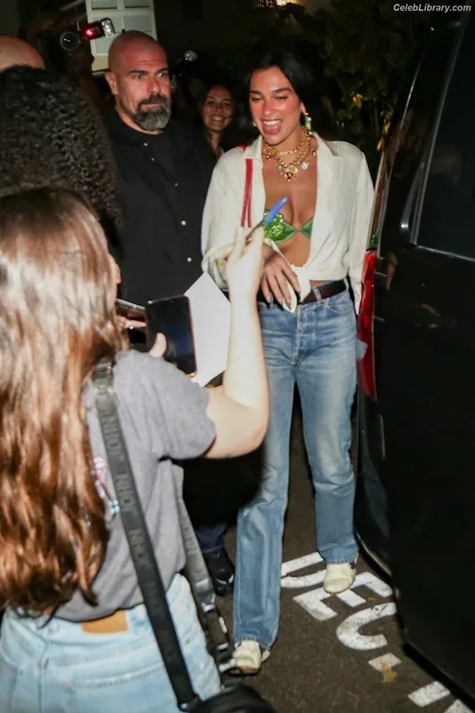 Dua Lipa photo 20 of 7804