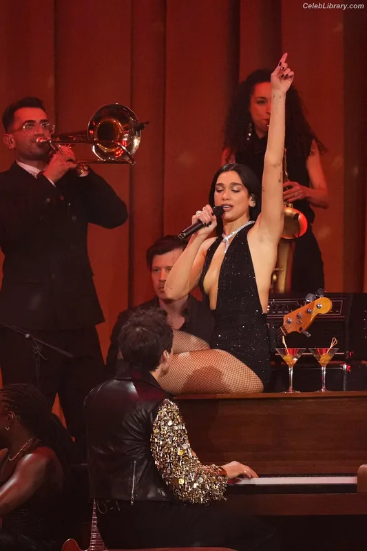 Dua Lipa photo 21 of 7804