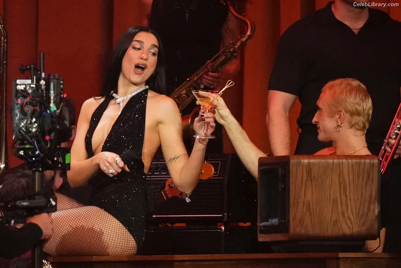 Dua Lipa photo 3 of 7804