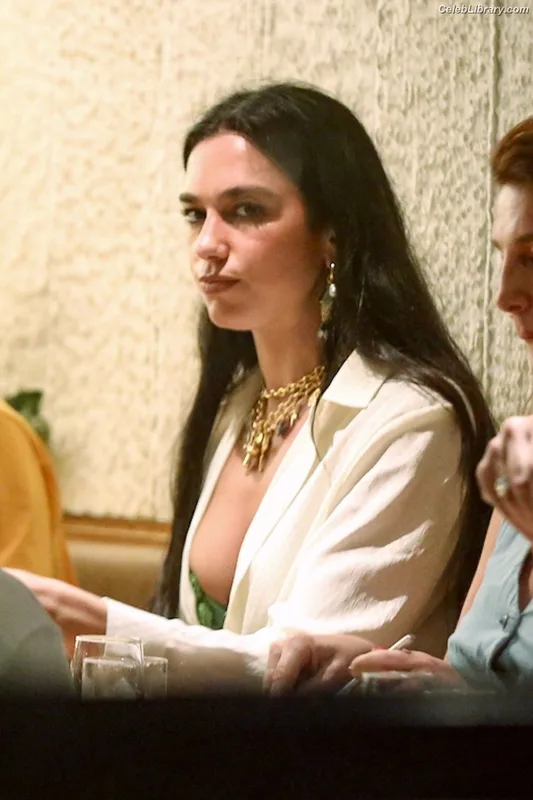 Dua Lipa photo 4 of 7804