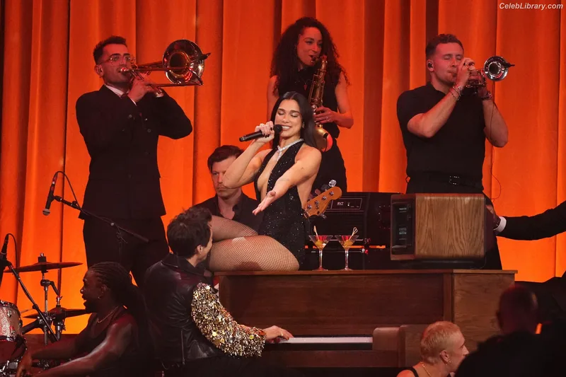 Dua Lipa photo 7 of 7804