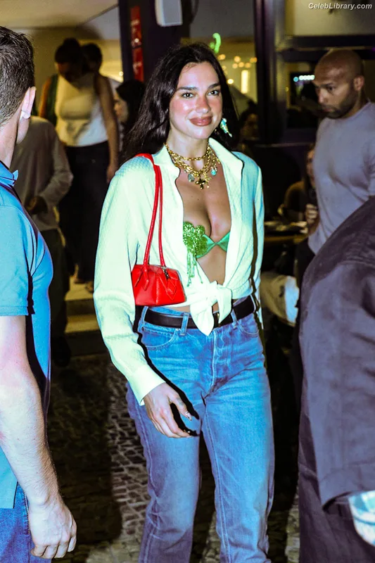 Dua Lipa photo 14 of 7804