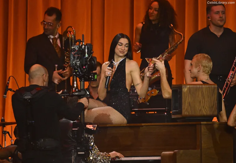 Dua Lipa photo 21 of 7804