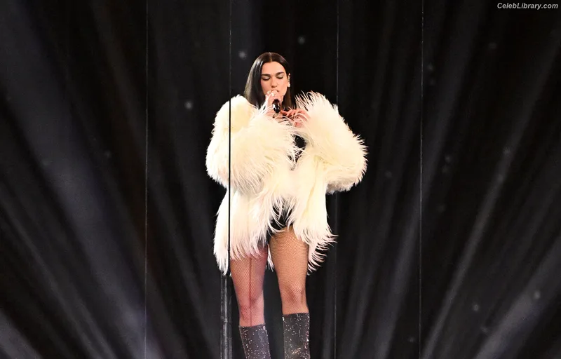 Dua Lipa photo 4 of 7804