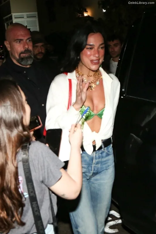 Dua Lipa photo 9 of 7804