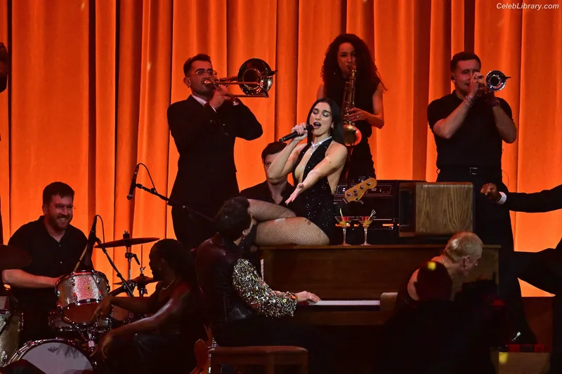 Dua Lipa photo 21 of 7804