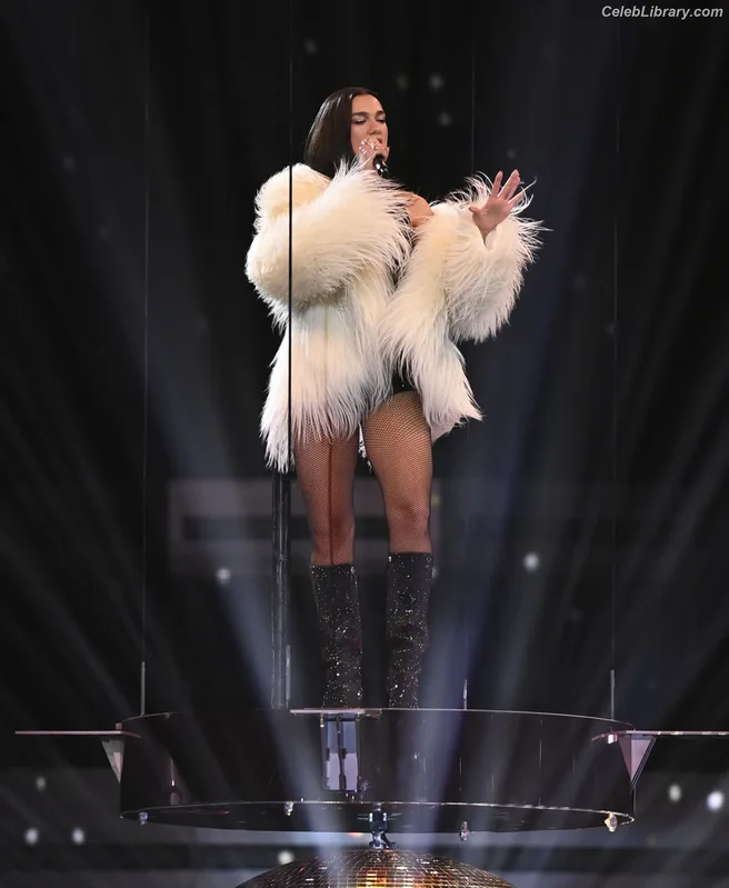 Dua Lipa photo 1 of 7804