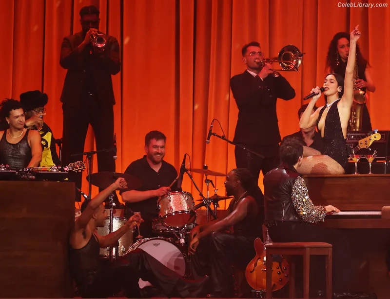 Dua Lipa photo 9 of 7804