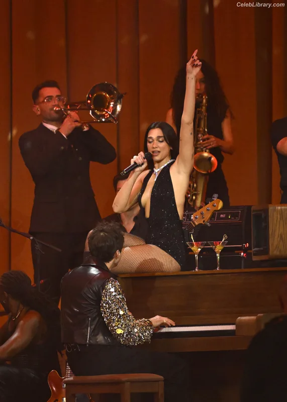 Dua Lipa photo 12 of 7804
