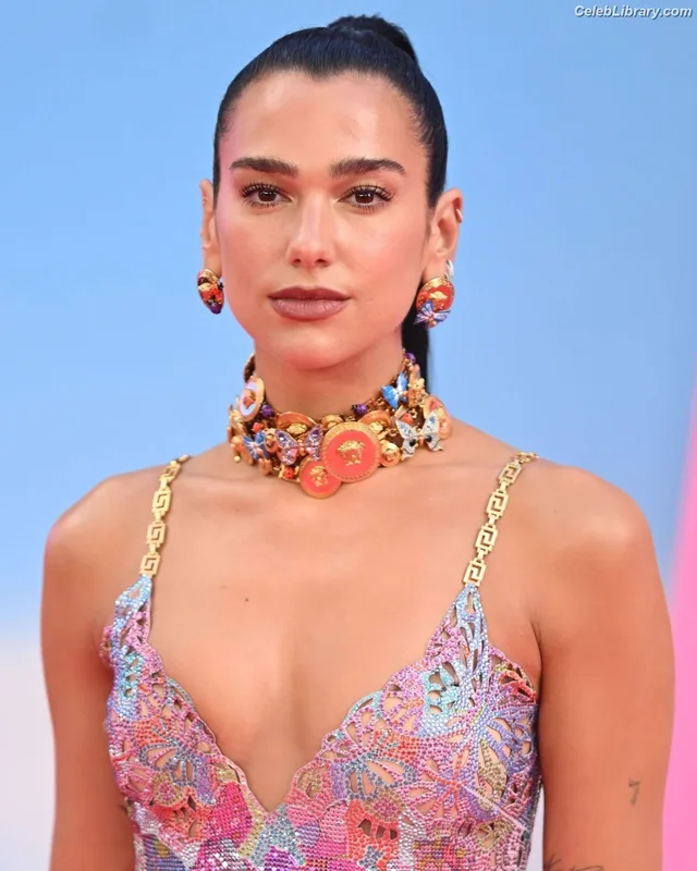 Dua Lipa photo 2 of 7804