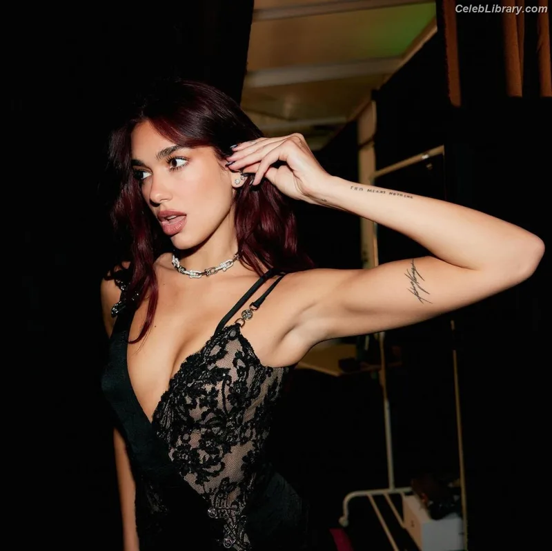 Dua Lipa photo 13 of 7804