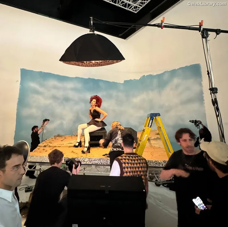 Dua Lipa photo 8 of 7804