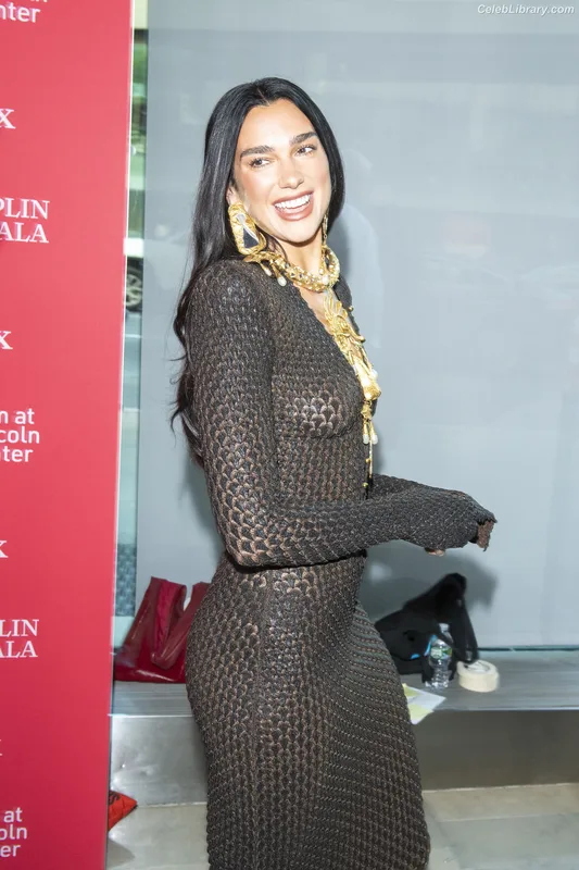 Dua Lipa photo 11 of 7804