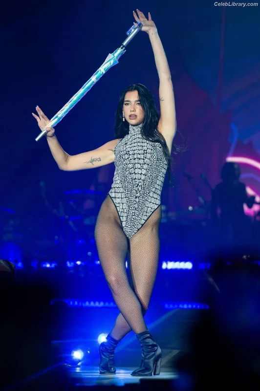 Dua Lipa photo 10 of 7804