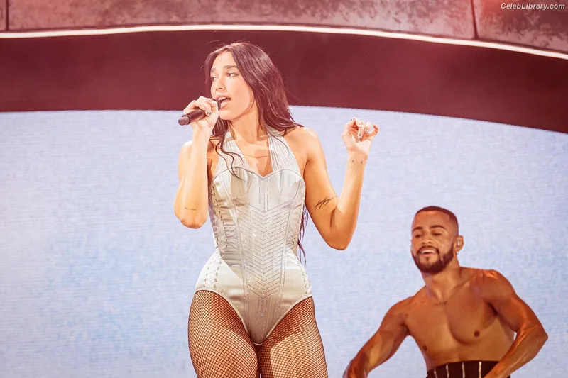 Dua Lipa photo 19 of 7804