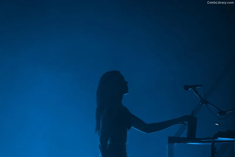 Dua Lipa photo 10 of 7804